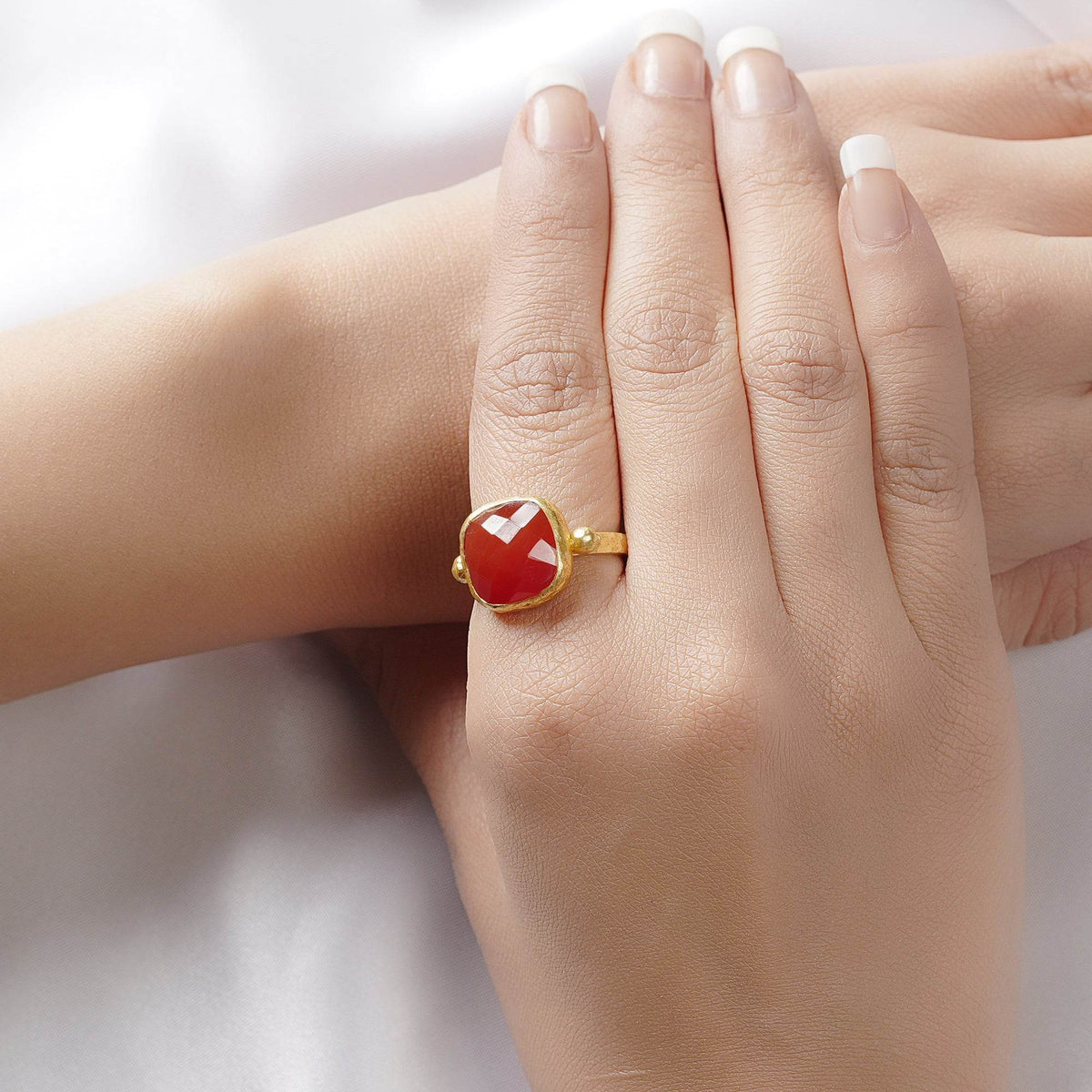 Hammered Square Shaped Ring - La Vitá Jewels