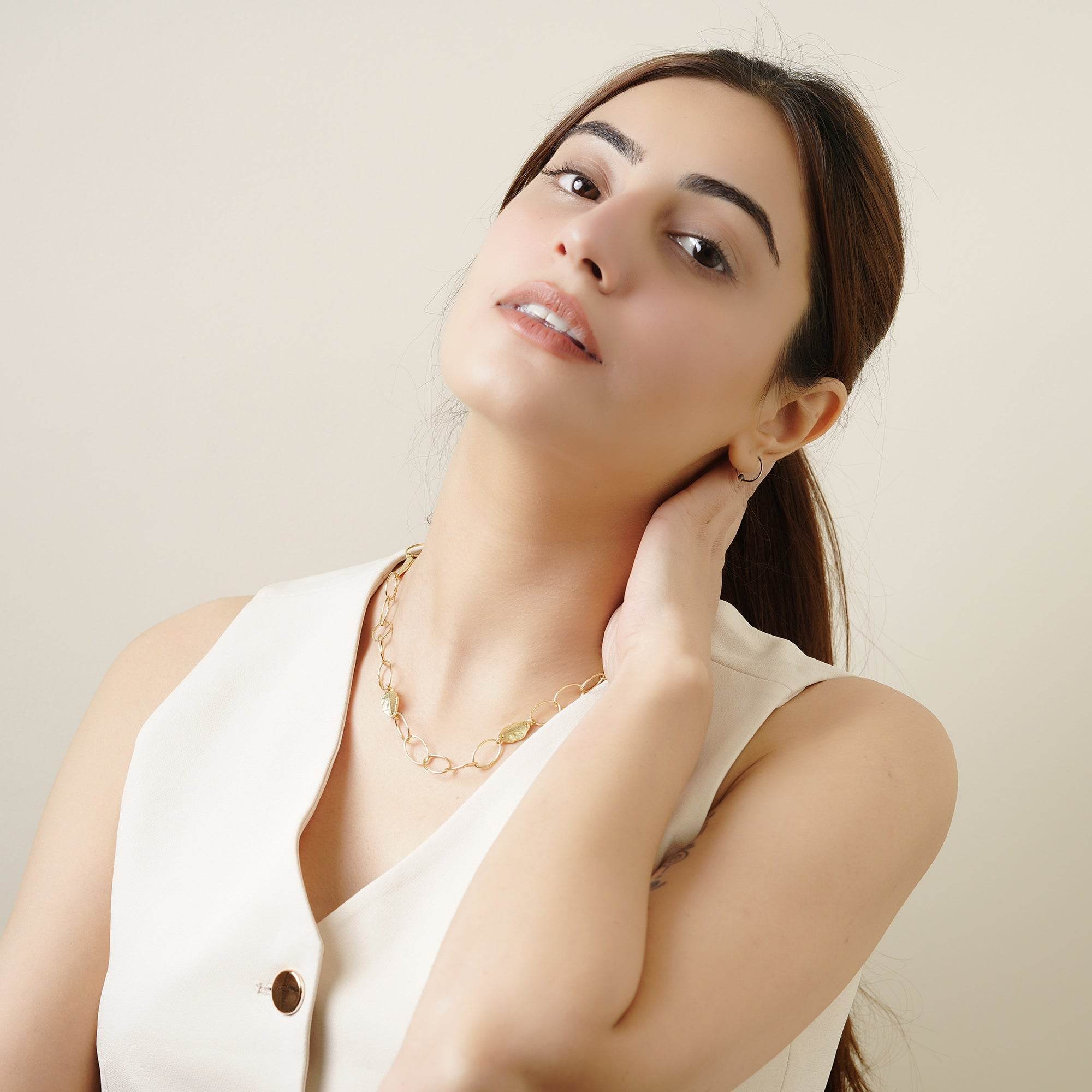 Interlocking with Hammered Leaf Necklaces - La Vitá Jewels