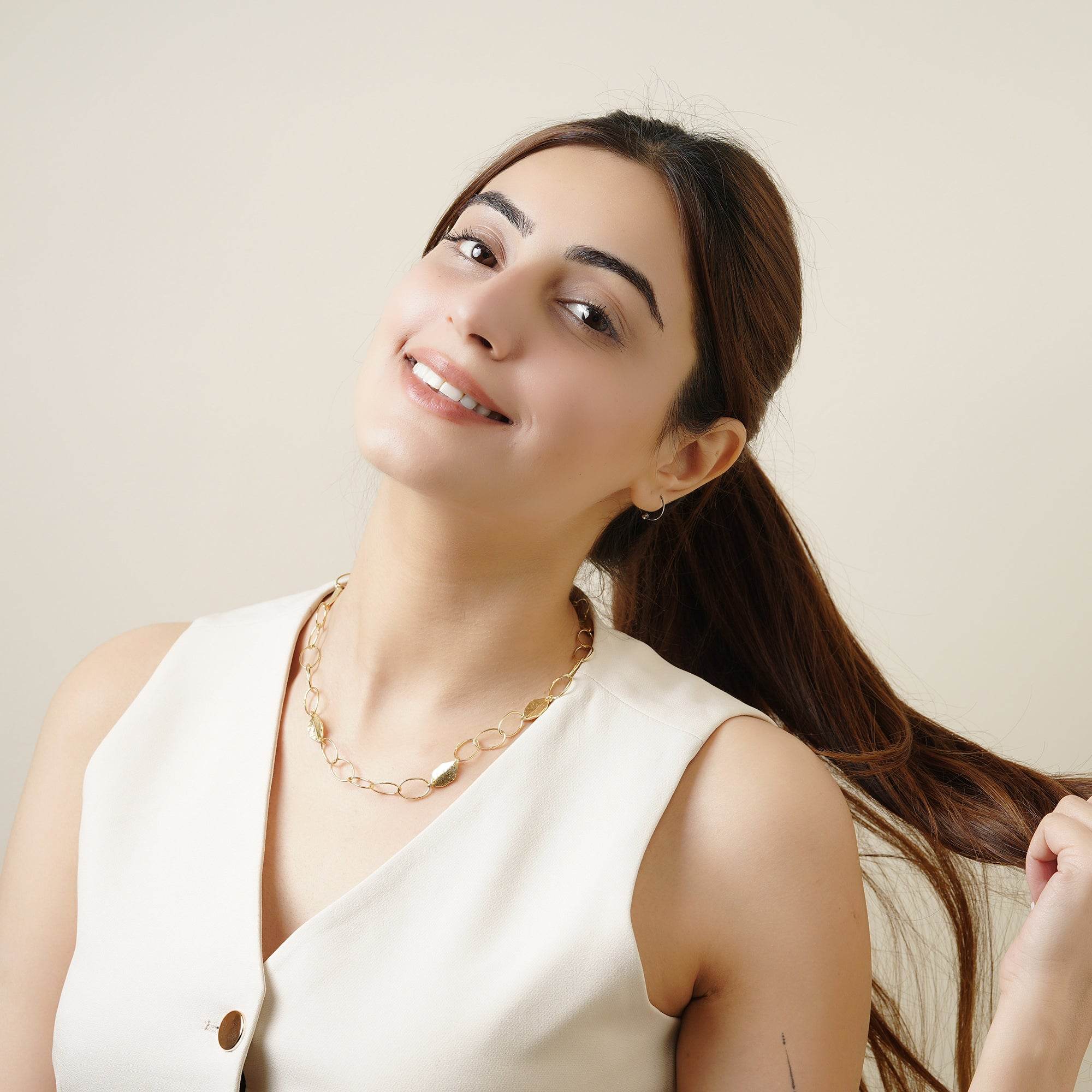 Interlocking with Hammered Leaf Necklaces - La Vitá Jewels