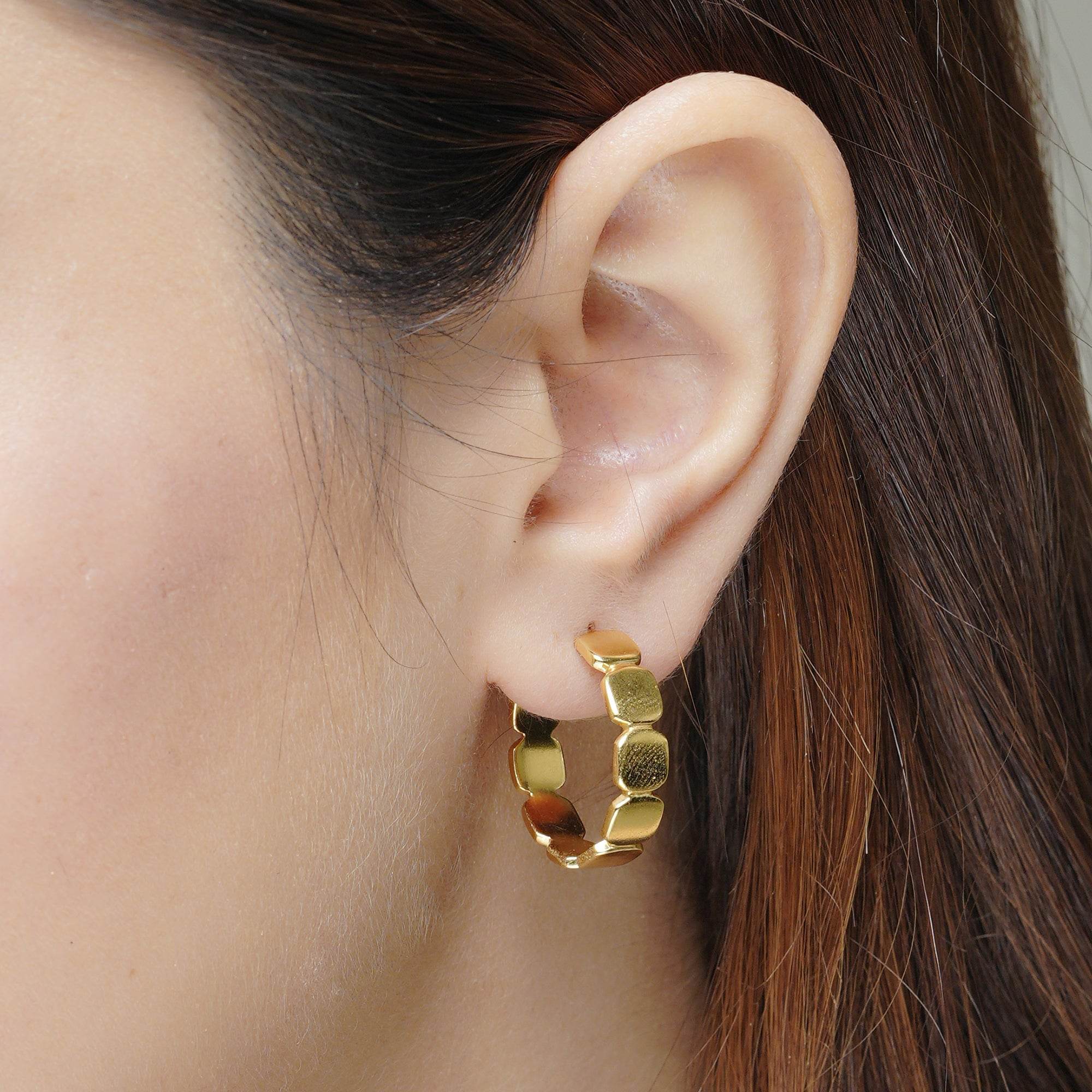 Metal Dot Hoop Earrings - La Vitá Jewels