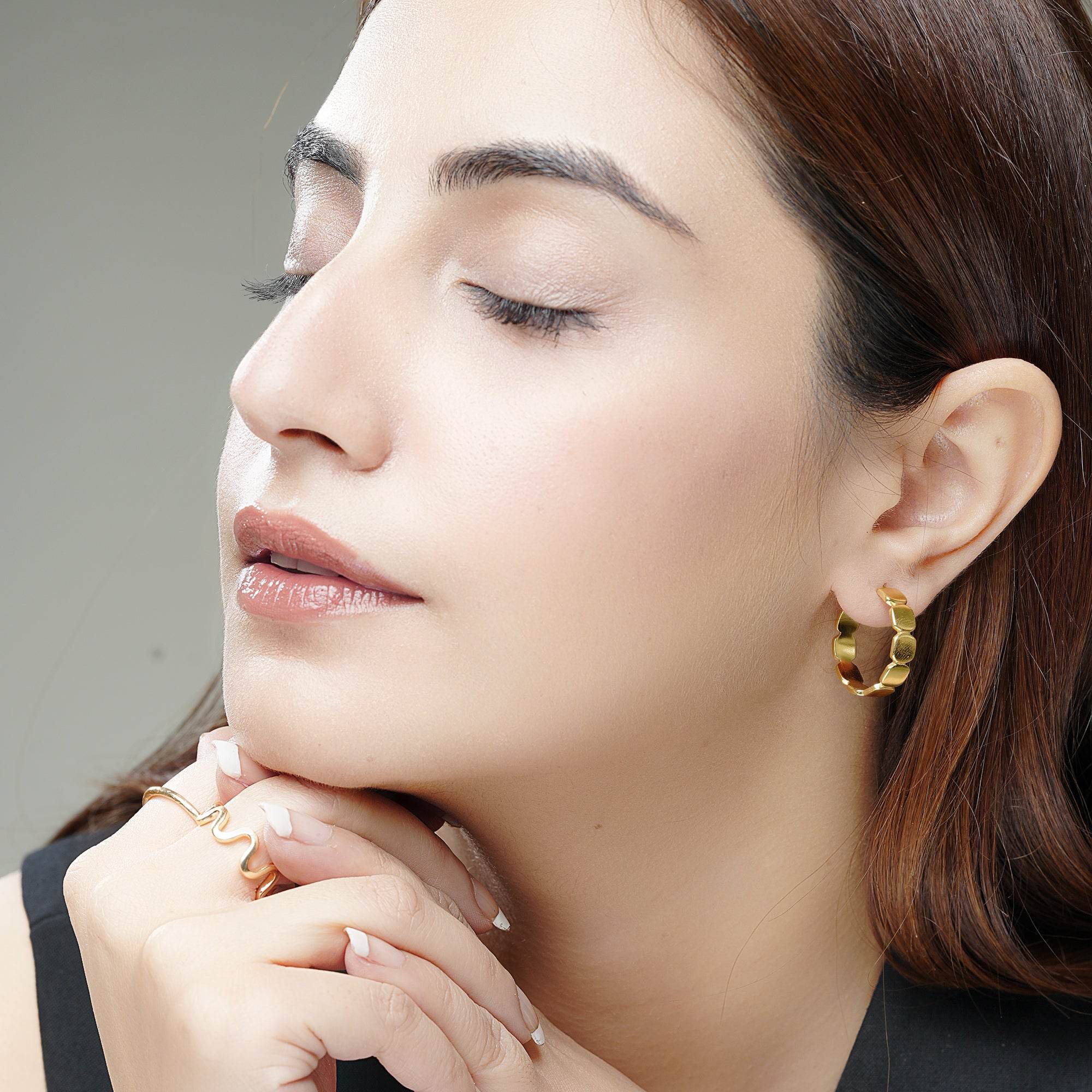 Metal Dot Hoop Earrings - La Vitá Jewels