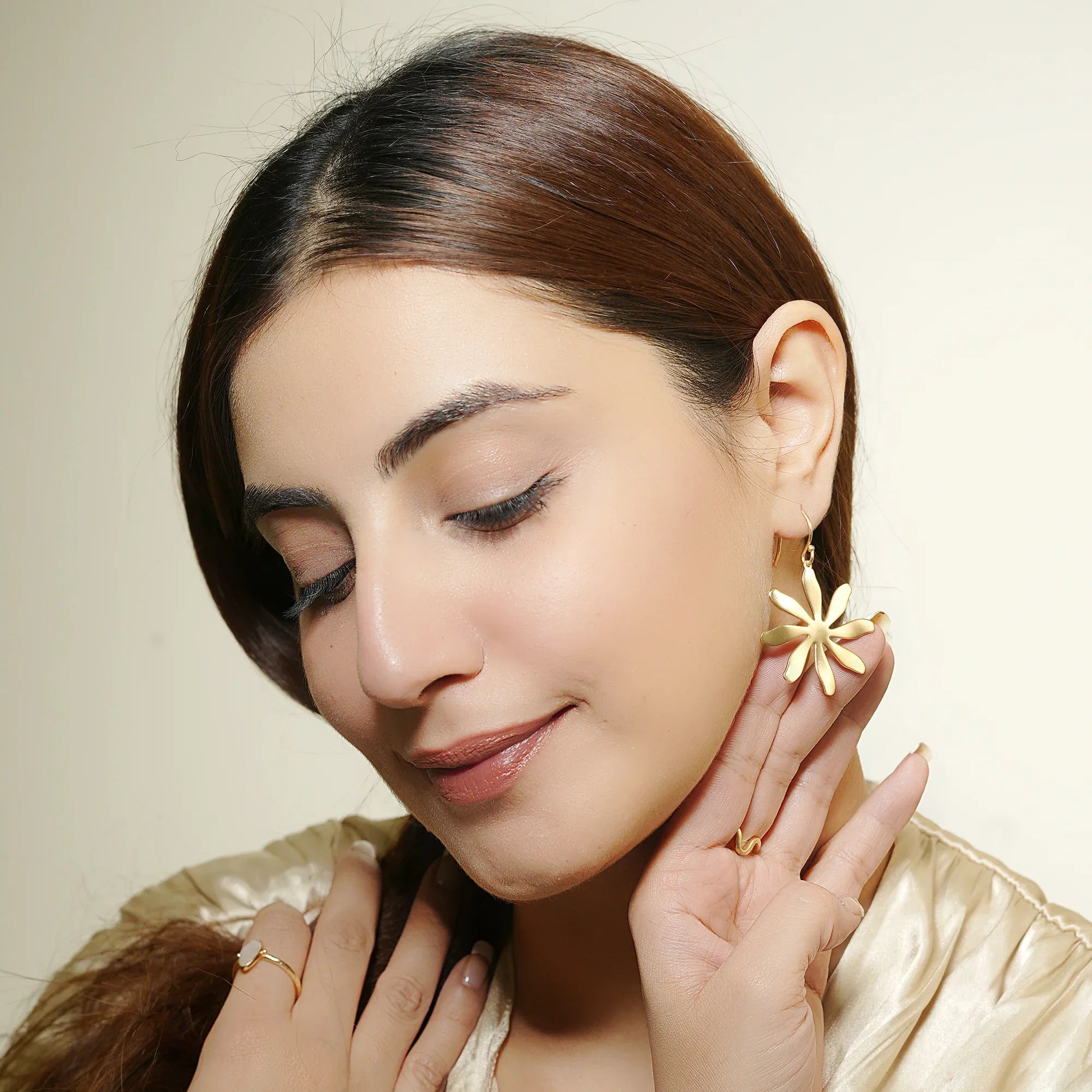 Lunar Glow Earrings - La Vitá Jewels
