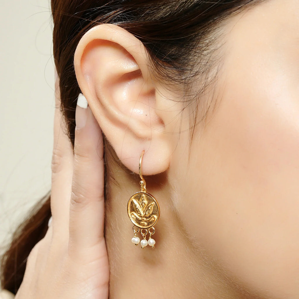 Navya Fresh Water Pearl Earrings - La Vitá Jewels